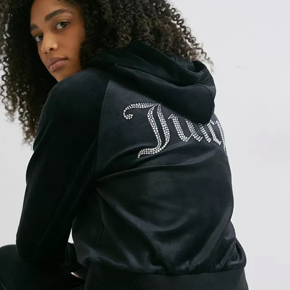 I’m selling juicy couture sweater cute with diamonds on in the back